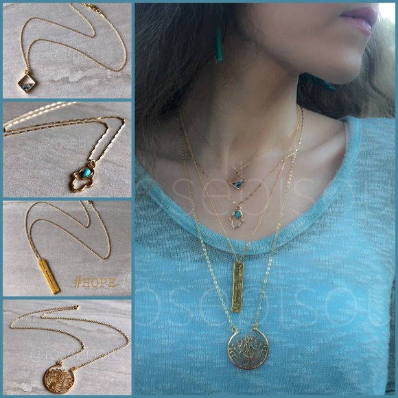 🆕{✨E&L🌙} Delicate Gold Layering Lotus Necklace - Picture 3 of 7